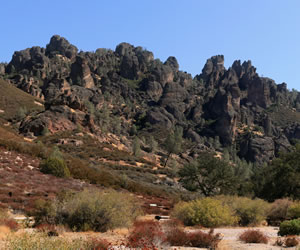 http://evandavis.org/wp-content/uploads/2011/08/pinnacles-national-monument.jpg